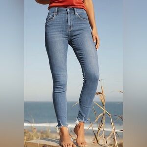 Medium Wash Denim High Rise Skinny Jeans
DAZE DENIM